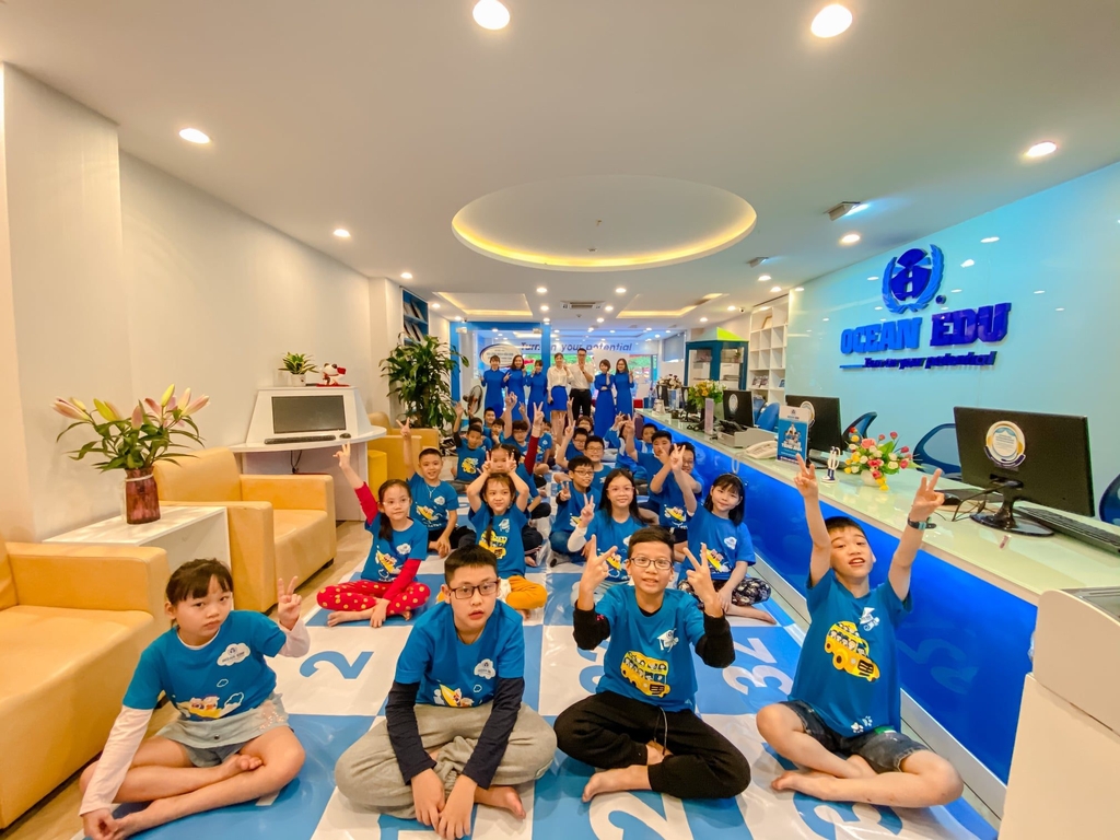 Trung tâm Ocean Edu trang bị bảng từ trắng cho các phòng học