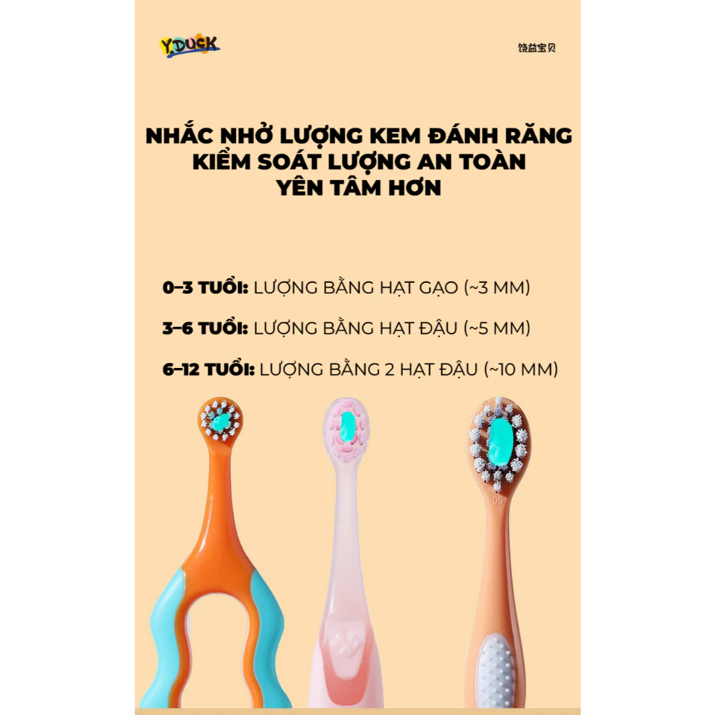 Bàn chải đánh răng cán lượn sóng cho trẻ em, màu hồng và cam.