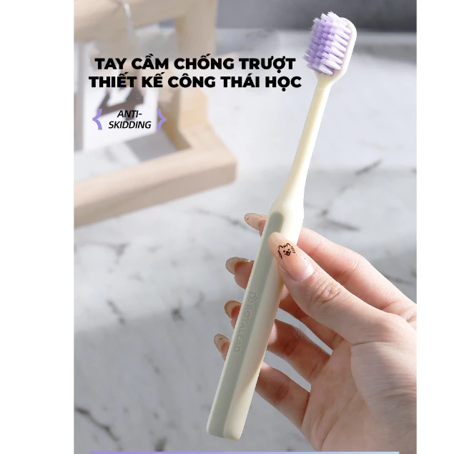 Bàn chải cậu bé mũm mĩm trưởng thành màu vàng