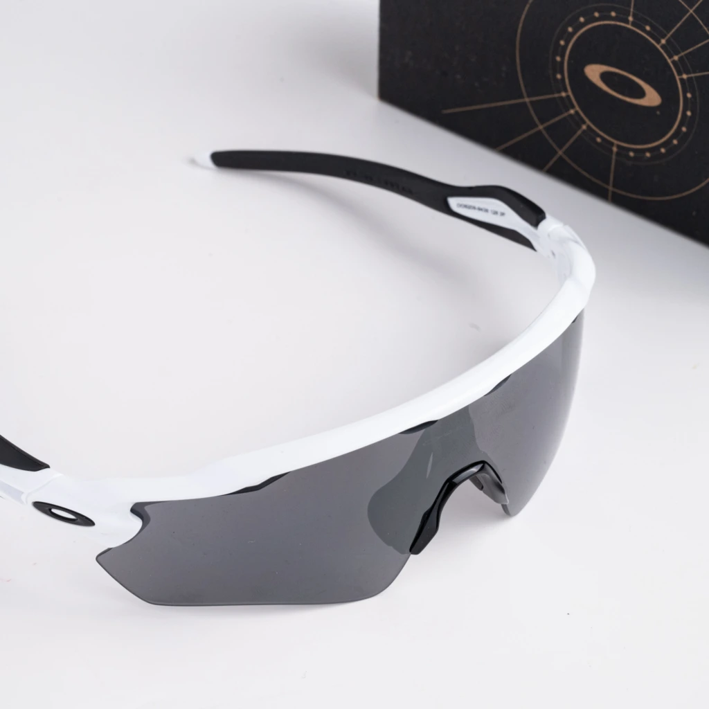 OAKLEY 0OO9208