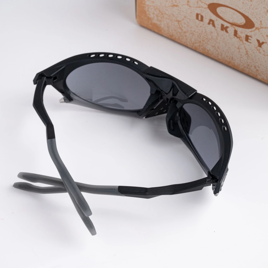 OAKLEY 0OO9437