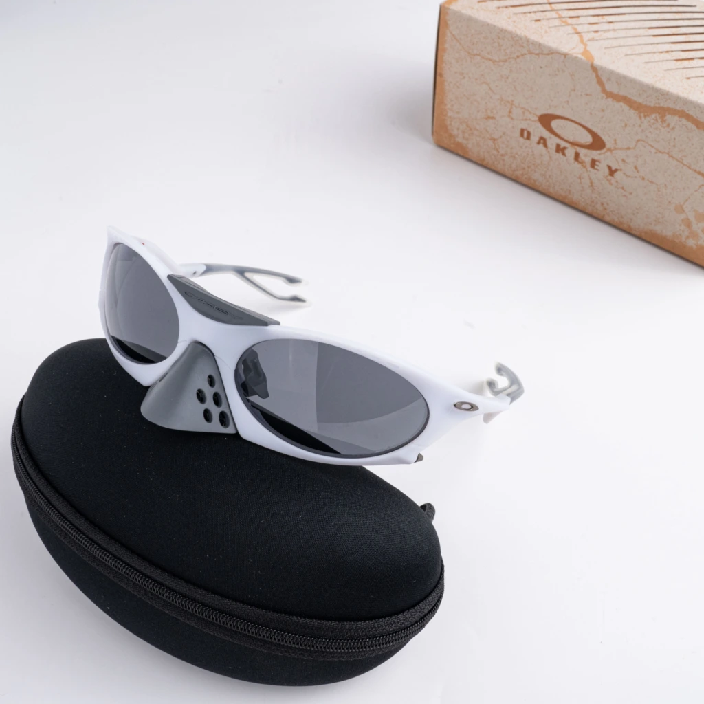 OAKLEY 0OO9437