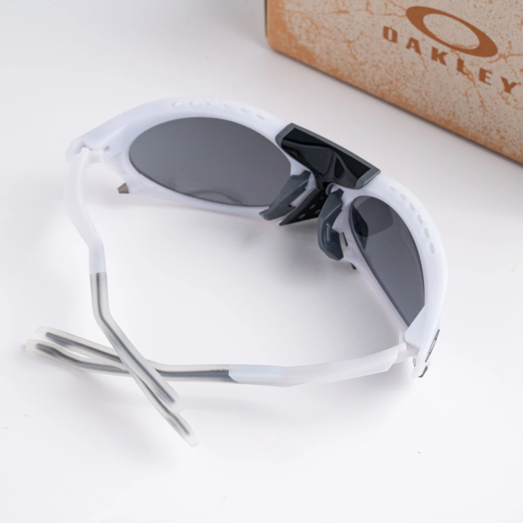 OAKLEY 0OO9437