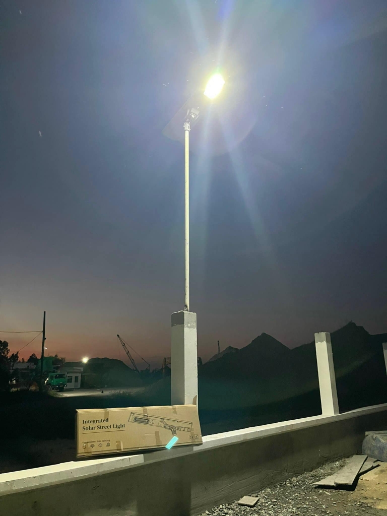Đèn Năng Lượng Mặt Trời 500W V-BC500
