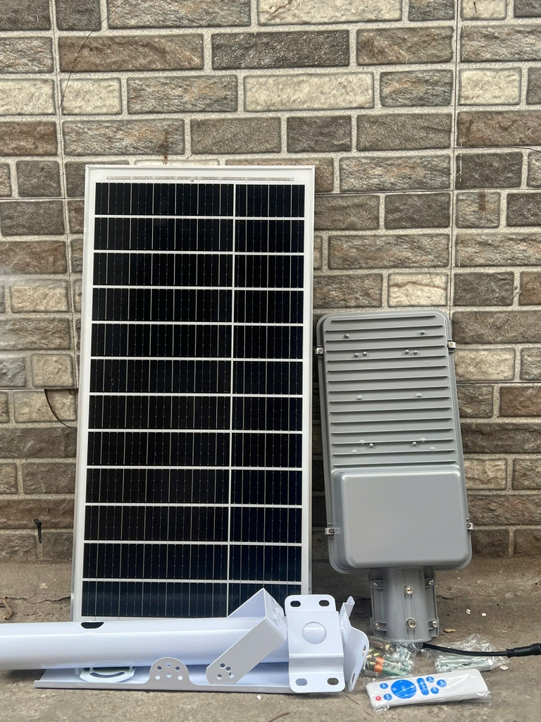 Đèn đường năng lượng mặt trời siêu sáng 500w BC500-1