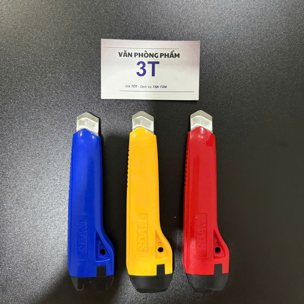 Dao Rọc Giấy lớn SDA 0423 (màu ngẫu nhiên)