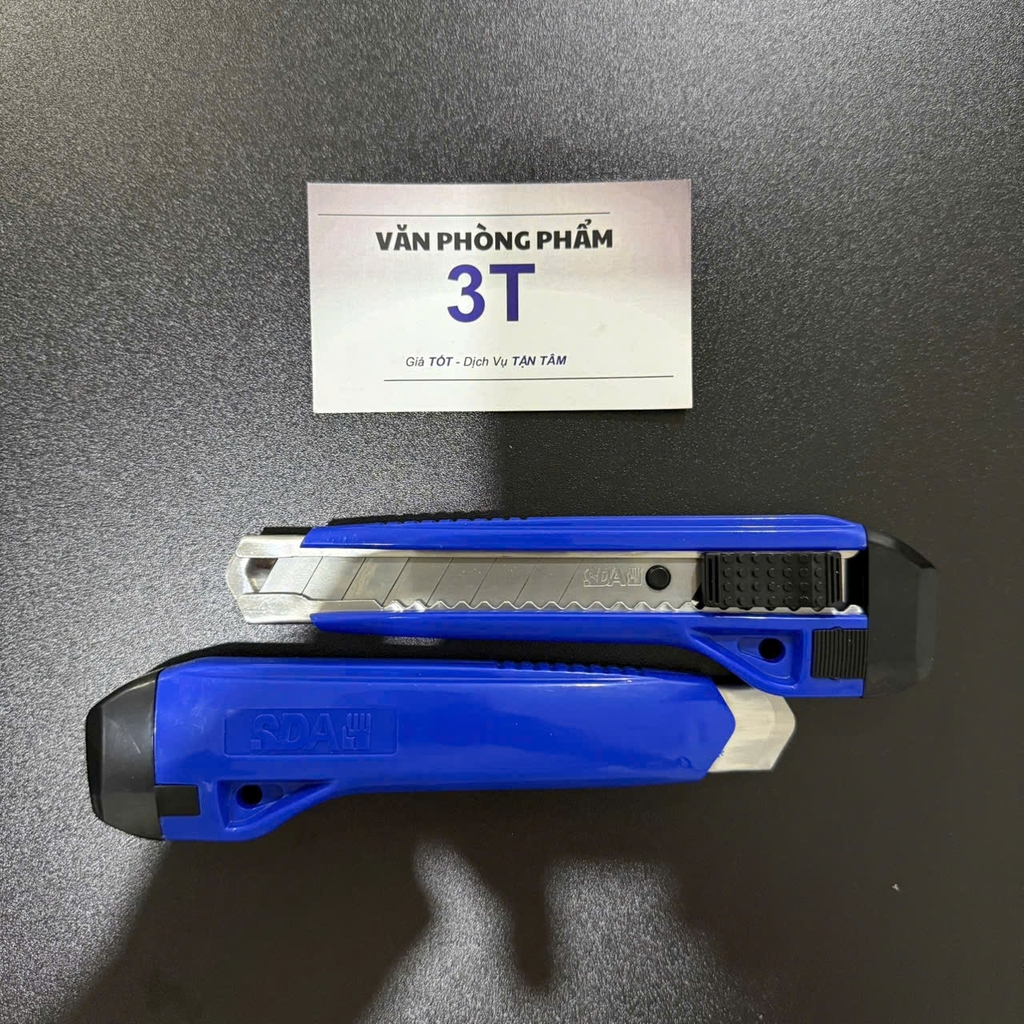 Dao Rọc Giấy lớn SDA 0423 (màu ngẫu nhiên)