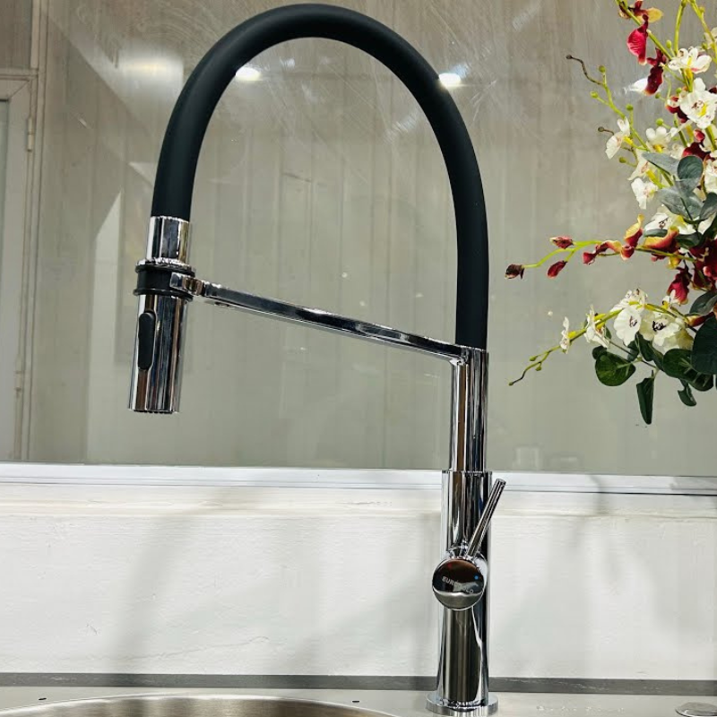 Vòi rửa bát Eurogold EUF528CM - màu đen, đồng, dây rút - ảnh 2