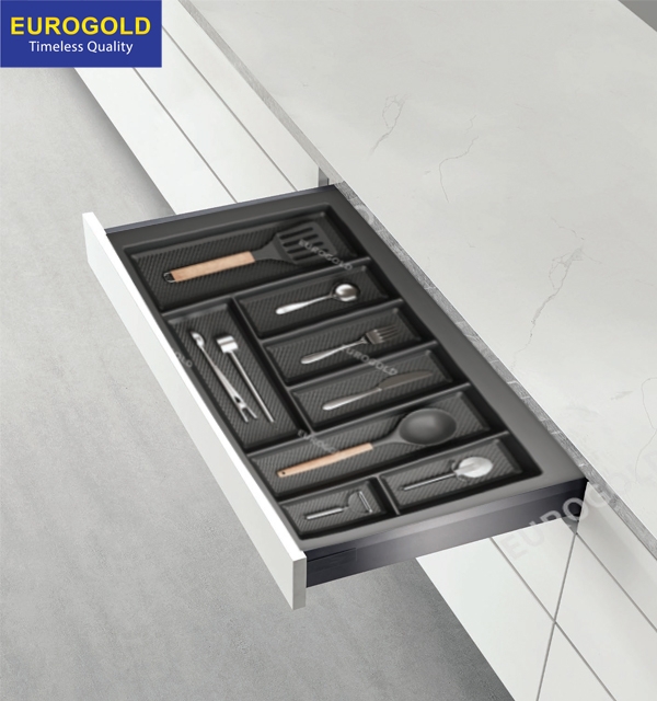 Khay chia thìa nĩa chất liệu nhựa cao cấp vân carbon Eurogold ETC700CB - màu xám