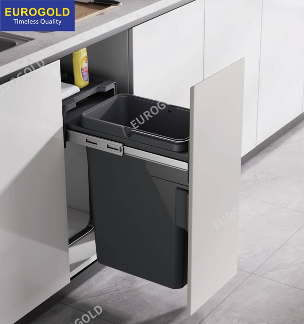 Thùng rác gắn cánh giảm chấn Eurogold EBR300 - tủ 30cm - ảnh 3