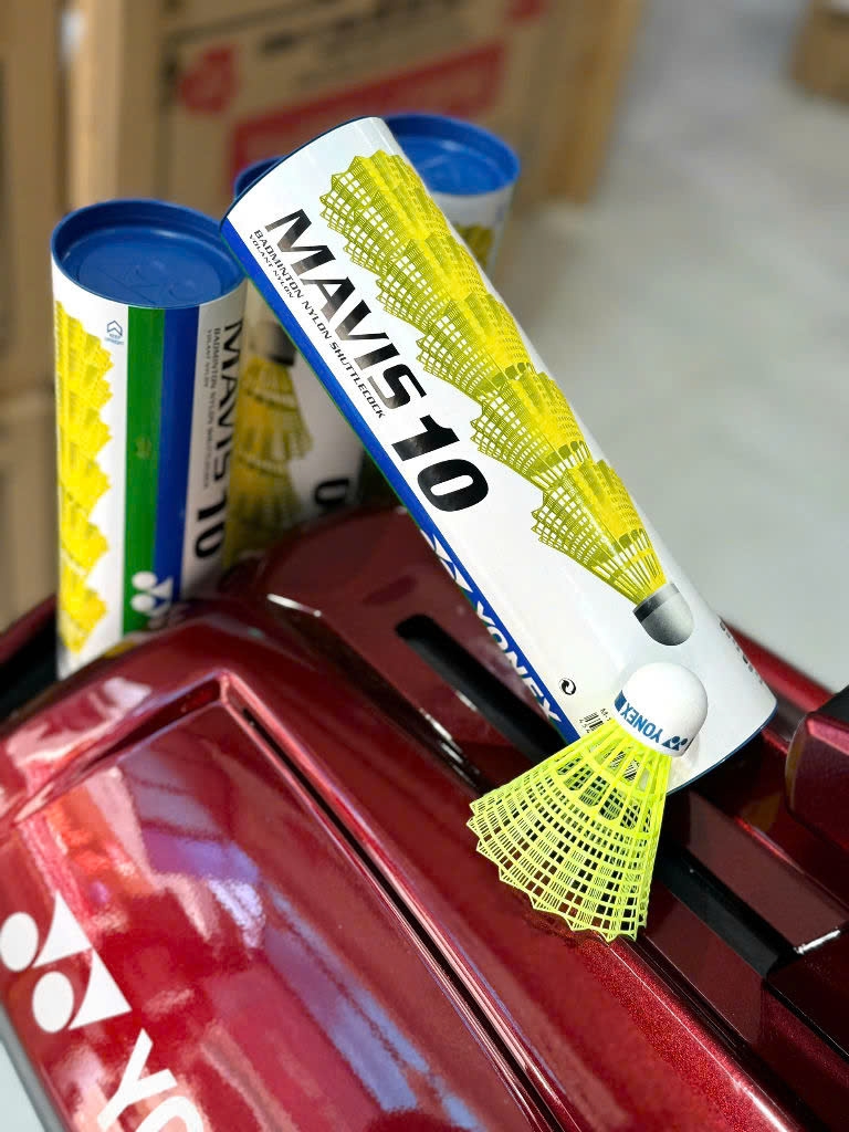 ỐNG CẦU LÔNG NHỰA YONEX MAVIS 10(6 QUẢ)