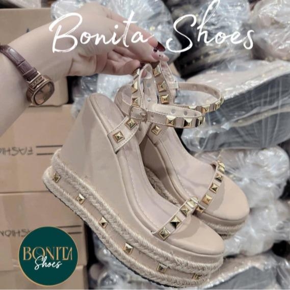 BMC23 Sandal xuồng nữ Bonita Shoes đế xuồng viền cối si bóng đính đá nút cao 9 cm - NS12