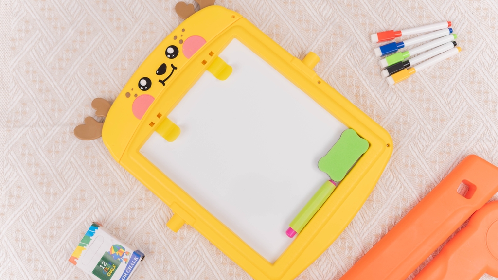 Bảng Vẽ Nam Châm 2 Mặt Cho Bé - (24 Chi Tiết) - Tặng Kèm Phấn, Bút, Bảng Sticker Chữ Số Nam Châm