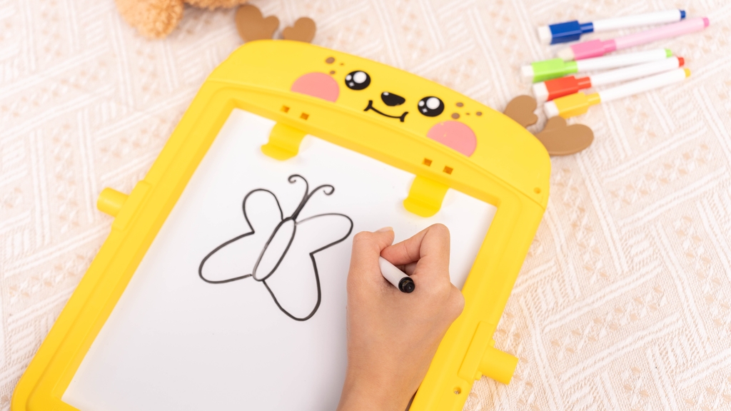 Bảng Vẽ Nam Châm 2 Mặt Cho Bé - (24 Chi Tiết) - Tặng Kèm Phấn, Bút, Bảng Sticker Chữ Số Nam Châm