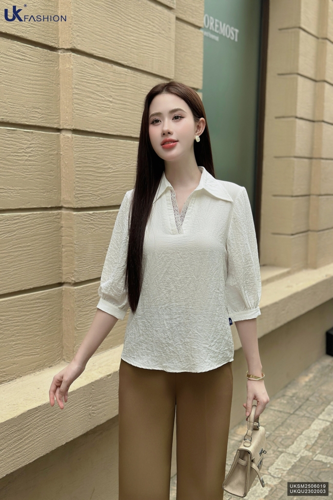 Sơ mi lá cổ V kê ren dễ mặc che khuyết điểm UKSM2506019