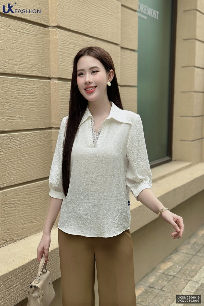 Sơ mi lá cổ V kê ren dễ mặc che khuyết điểm UKSM2506019