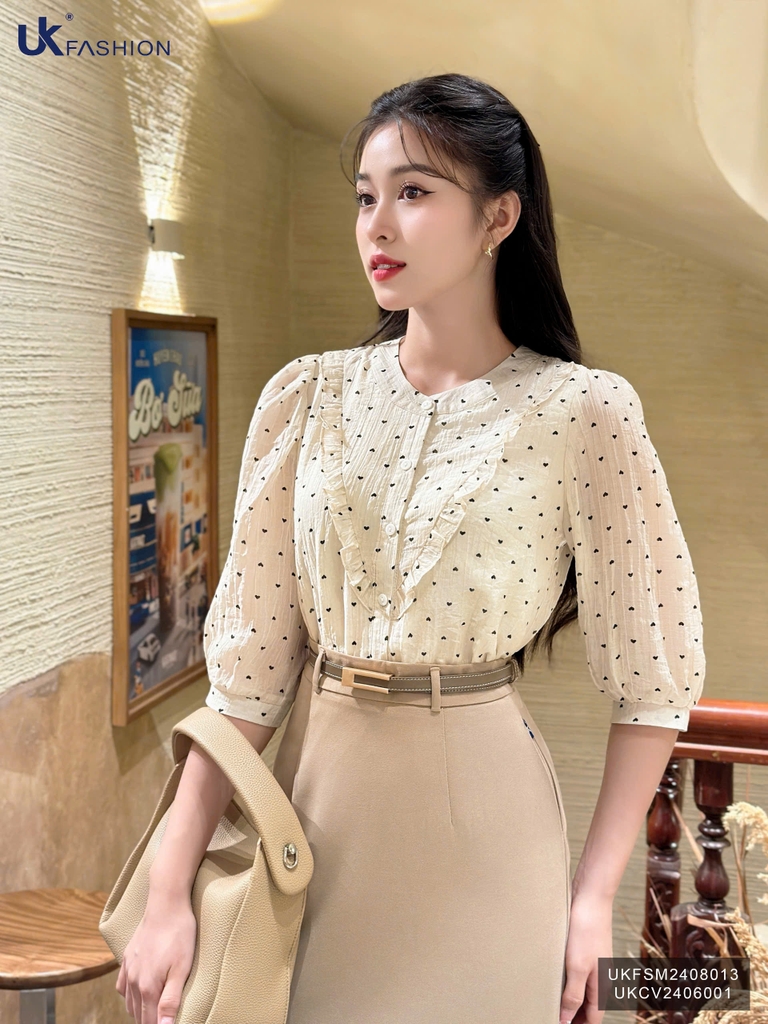 Sơ mi tơ chấm bèo V xinh xắn, điệu đà, nữ tính UKFSM2408013