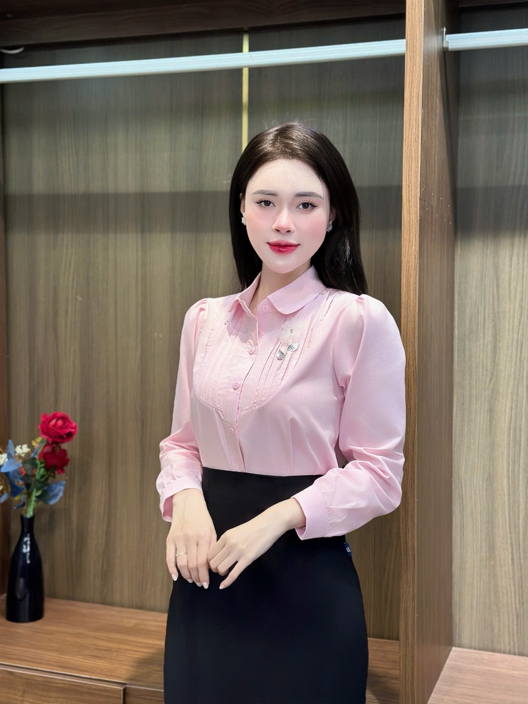 Sơ mi cổ sen ly ngực trẻ trung, xinh xắn UKFSM2410007
