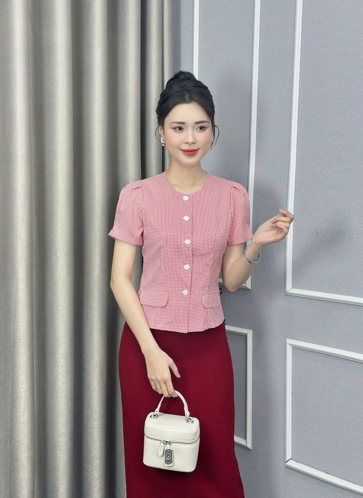 Sơ mi kẻ ôm vừa 2 nắp túi kẻ ô nhỏ, kiểu dáng dễ mặc, tôn dáng UKSM2501015