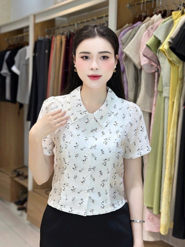 Sơ mi hoa nhí cổ sen nhọn điệu đà dễ mặc, mềm mát UKSM2505021