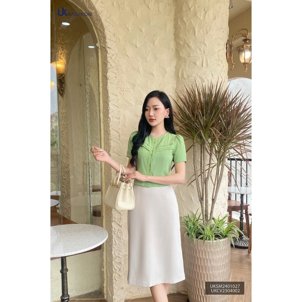 Sơ mi Uk Fashion cổ tròn xếp ly ngực cúc đôi, chất liệu thấm hút mồ hôi, không nhăn UKSM2401027