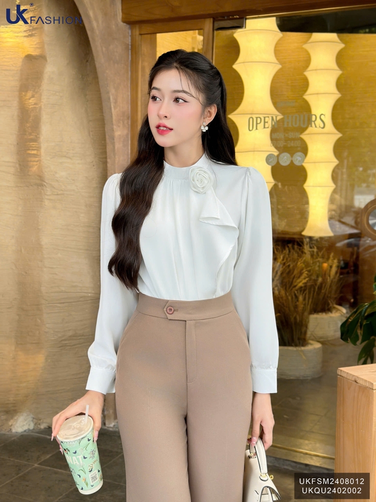 Sơ mi nhún cổ tròn hoa ngực trẻ trung, thời trang, thanh lịch UKFSM2408012