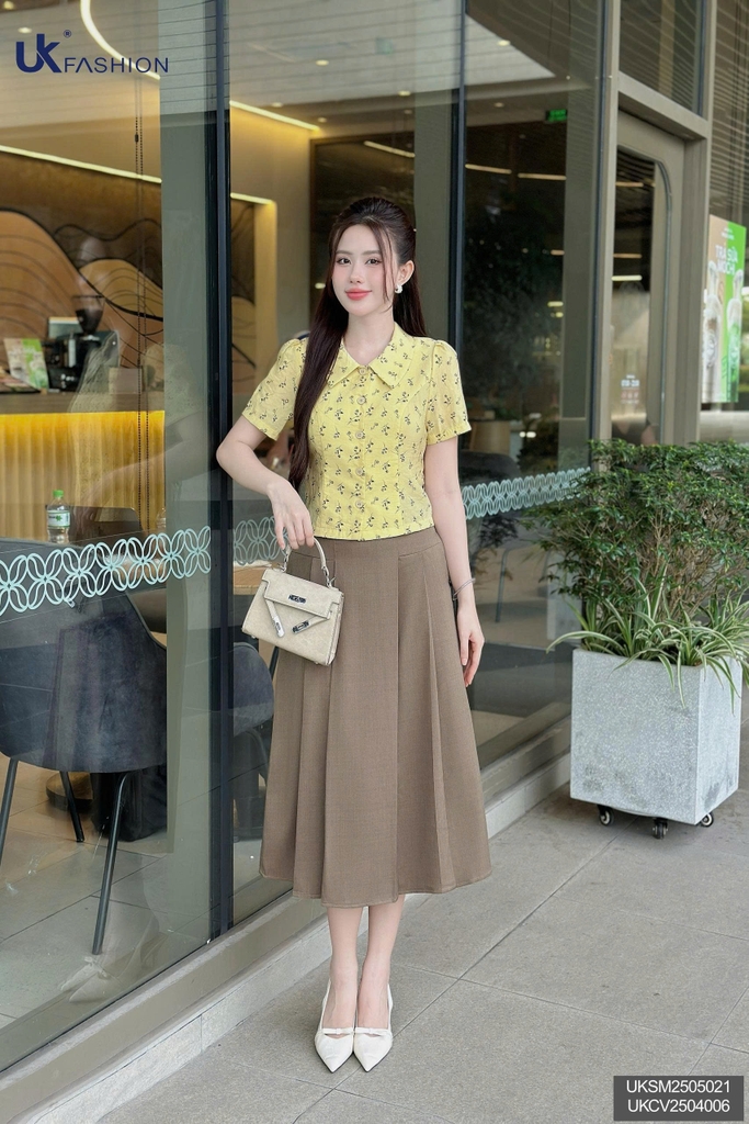 Sơ mi hoa nhí cổ sen nhọn điệu đà dễ mặc, mềm mát UKSM2505021