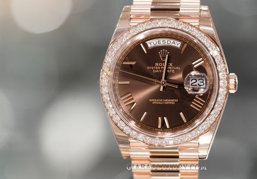 Đồng Hồ Rolex Day-Date 40 228345RBR Mặt Số Chocolate Cọc Số La Mã