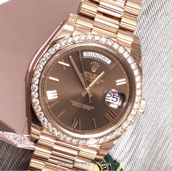 Đồng Hồ Rolex Day-Date 40 228345RBR Mặt Số Chocolate Cọc Số La Mã