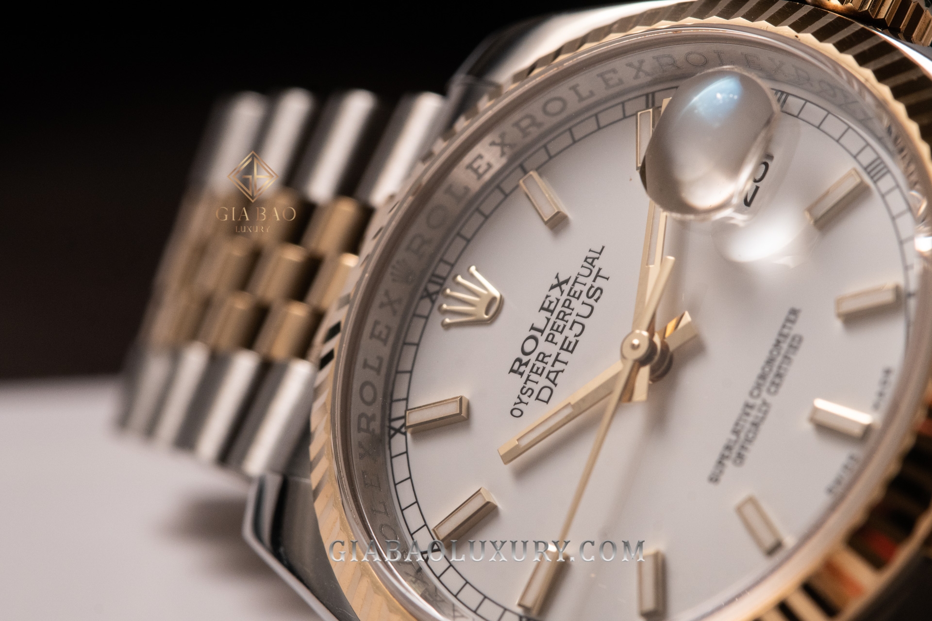 Đồng Hồ Rolex Datejust 36 116233 Mặt Số Trắng Cọc Số Dạ Quang