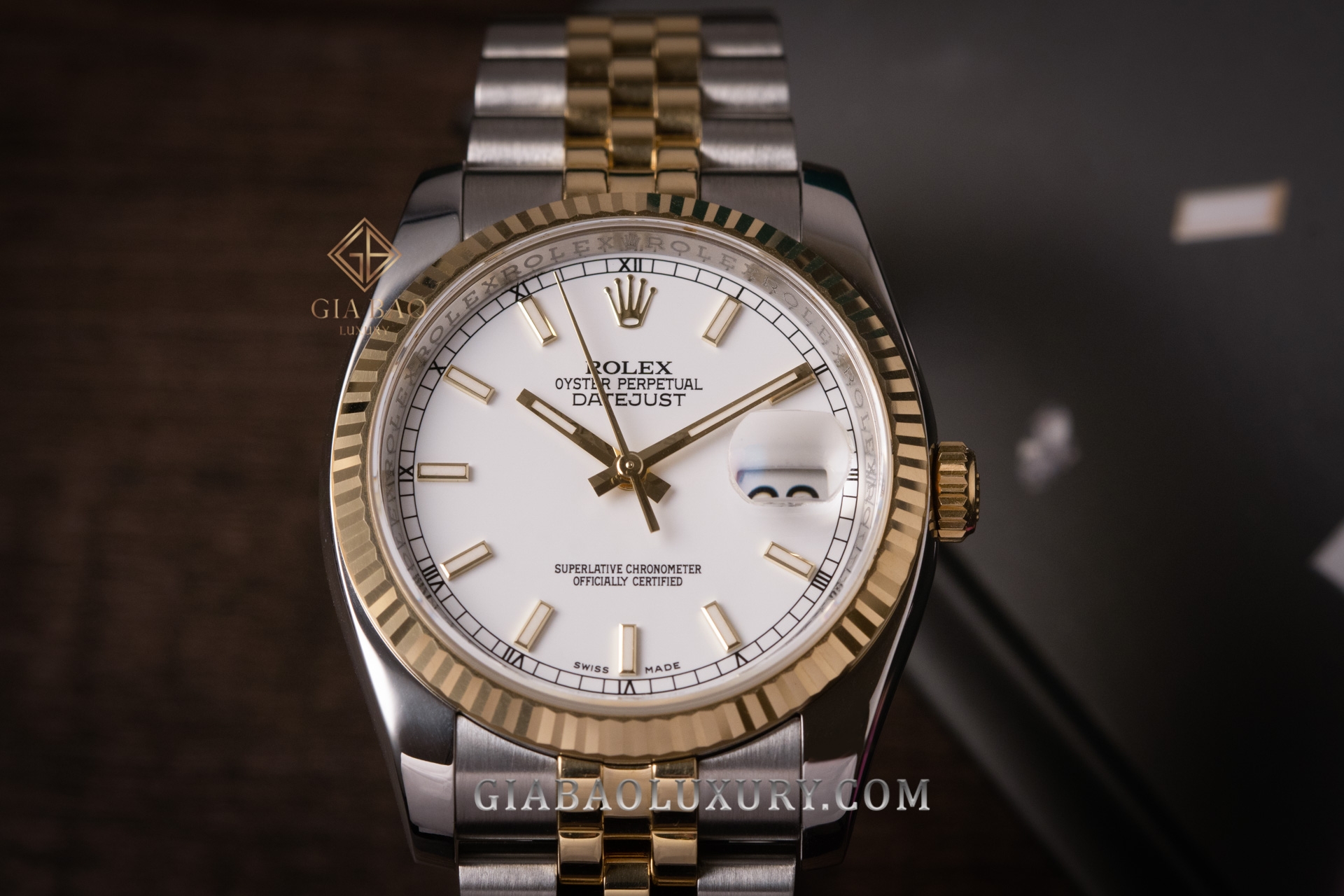 Đồng Hồ Rolex Datejust 36 116233 Mặt Số Trắng Cọc Số Dạ Quang