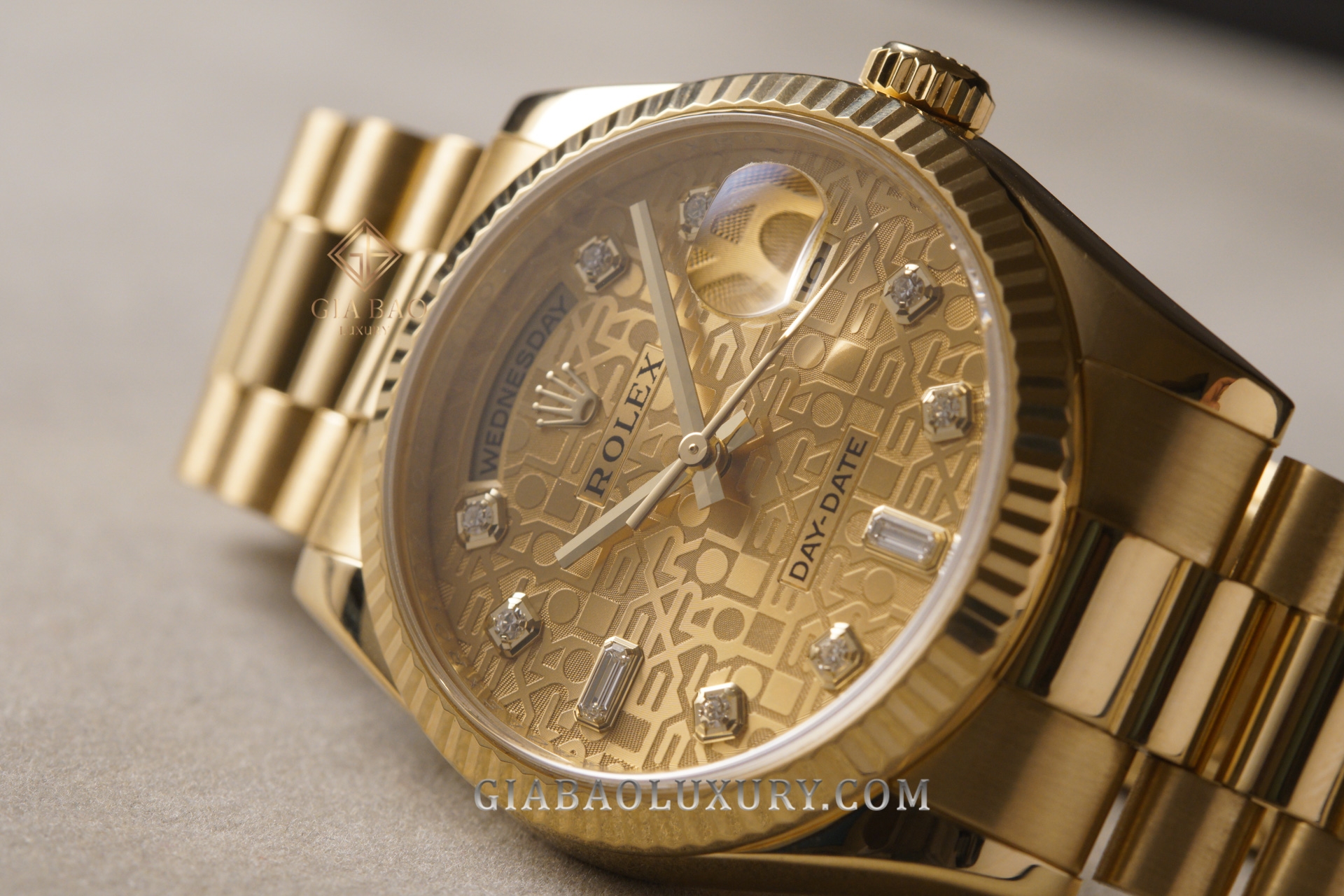 Đồng Hồ Rolex Day Date 36 118238 Mặt Số Vi Tính Vàng Champagne (Like New)