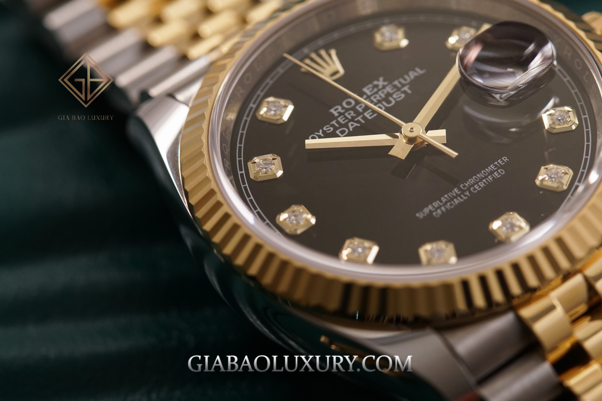 Đồng Hồ Rolex Datejust 36 126233 Mặt Số Đen Nạm Kim Cương