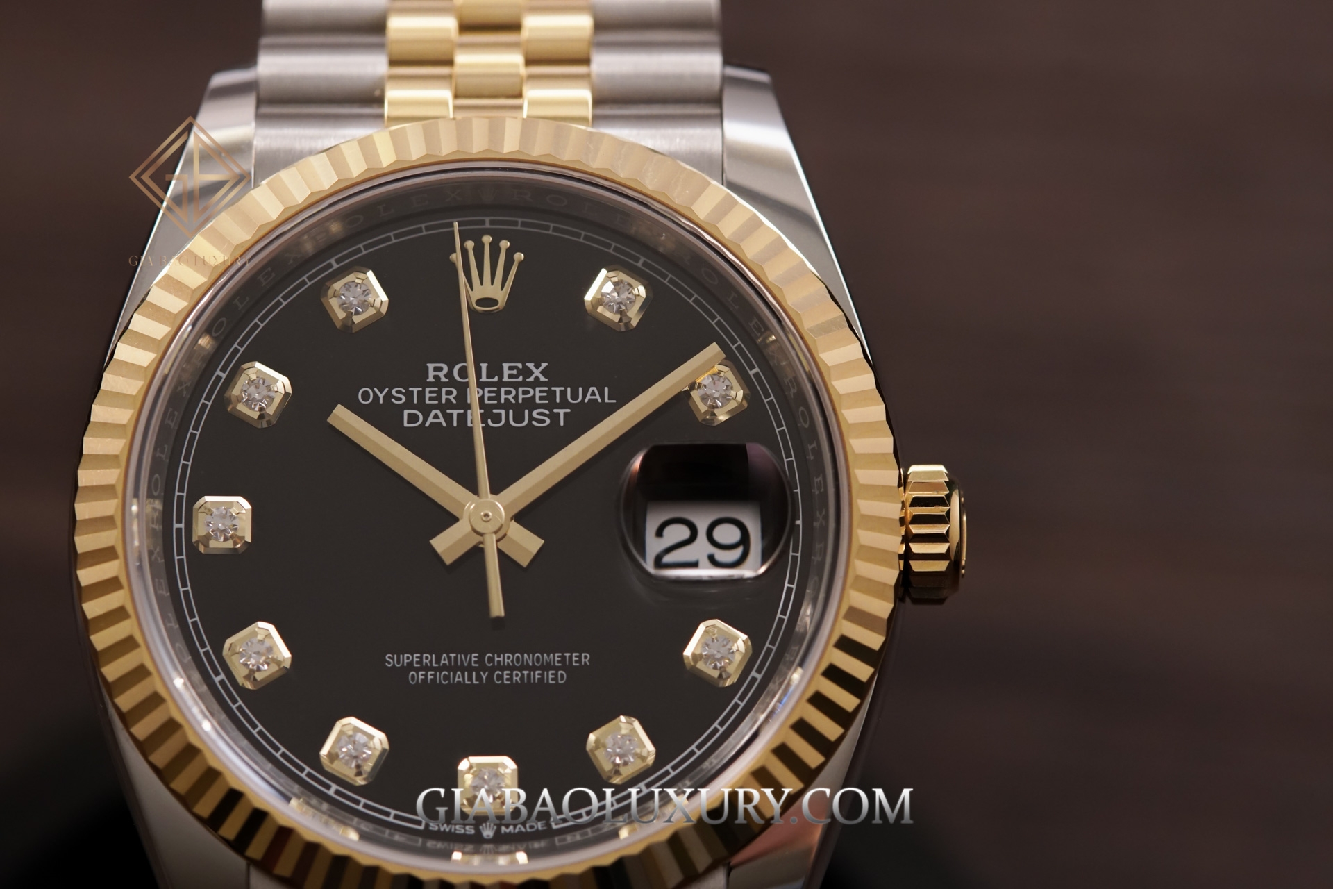 Đồng Hồ Rolex Datejust 36 126233 Mặt Số Đen Nạm Kim Cương