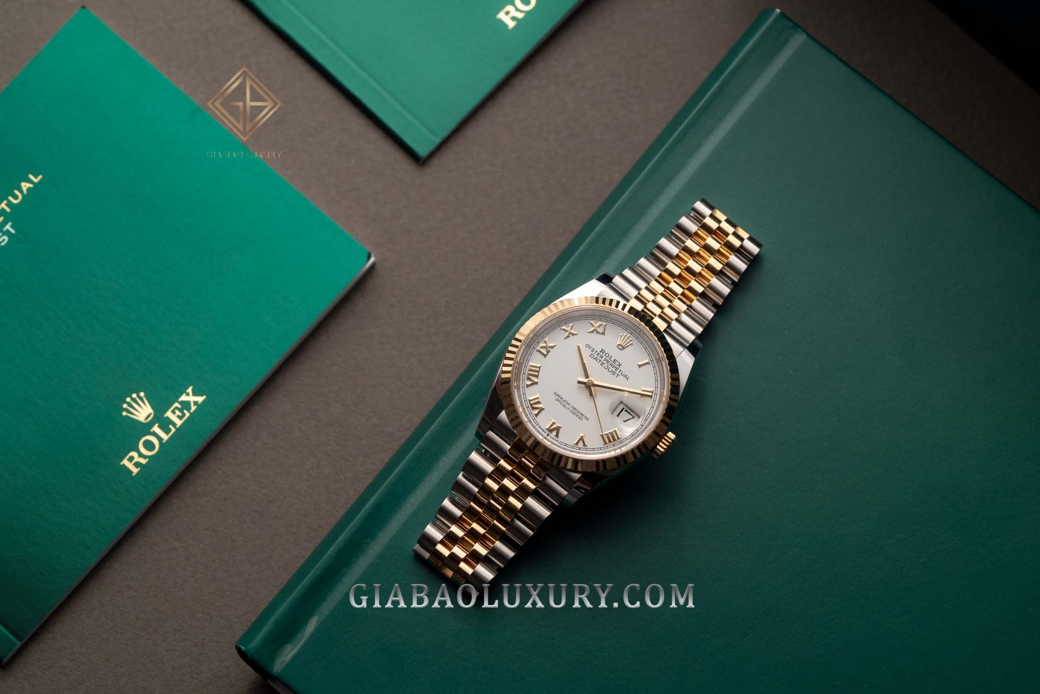 Đồng Hồ Rolex Datejust 36 126233 Mặt Số Trắng Cọc Số La Mã