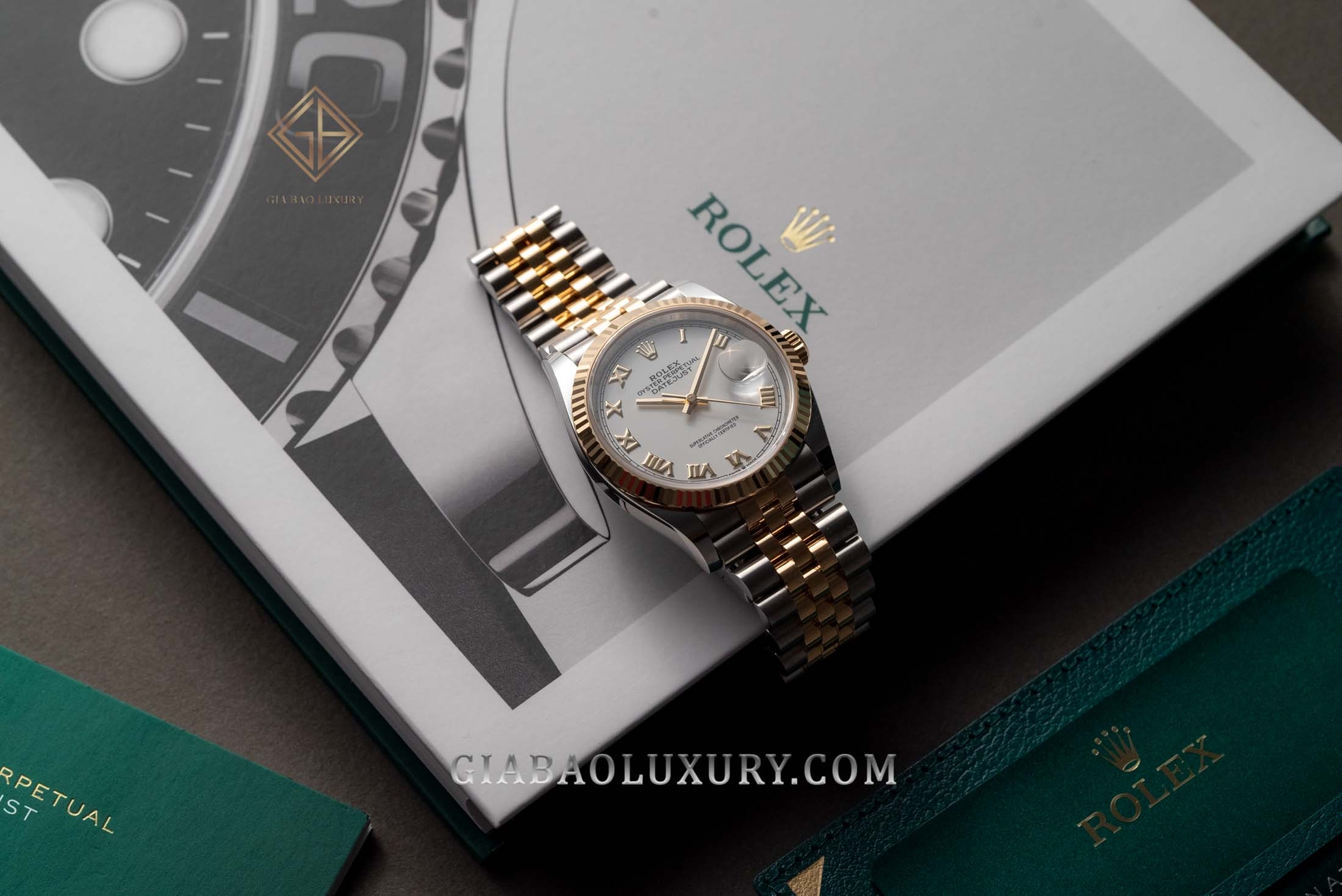 Đồng Hồ Rolex Datejust 36 126233 Mặt Số Trắng Cọc Số La Mã