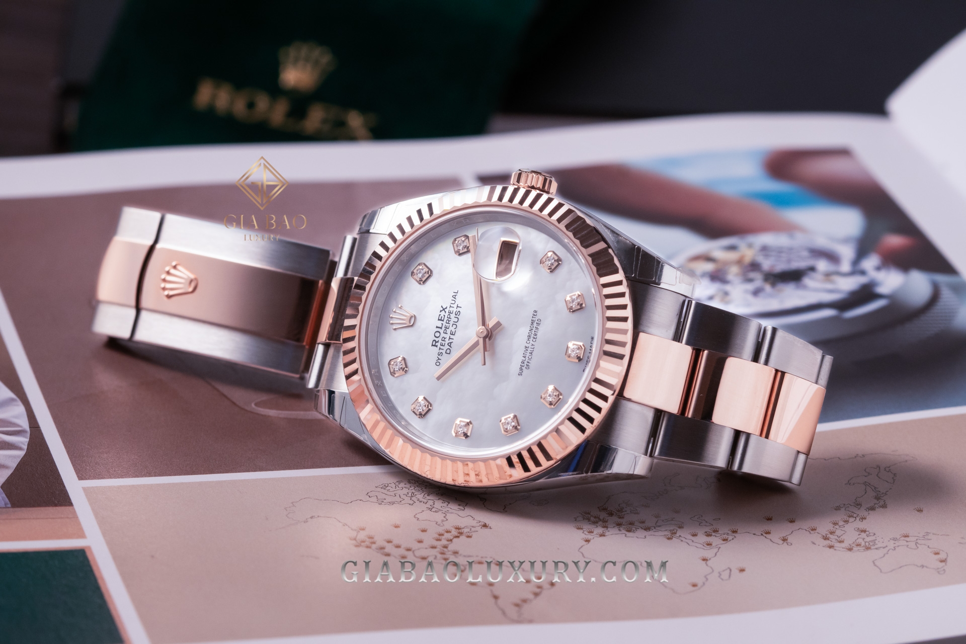 Đồng Hồ Rolex Datejust 41 126331 Mặt Số Vỏ Trai Trắng Dây Đeo Oyster