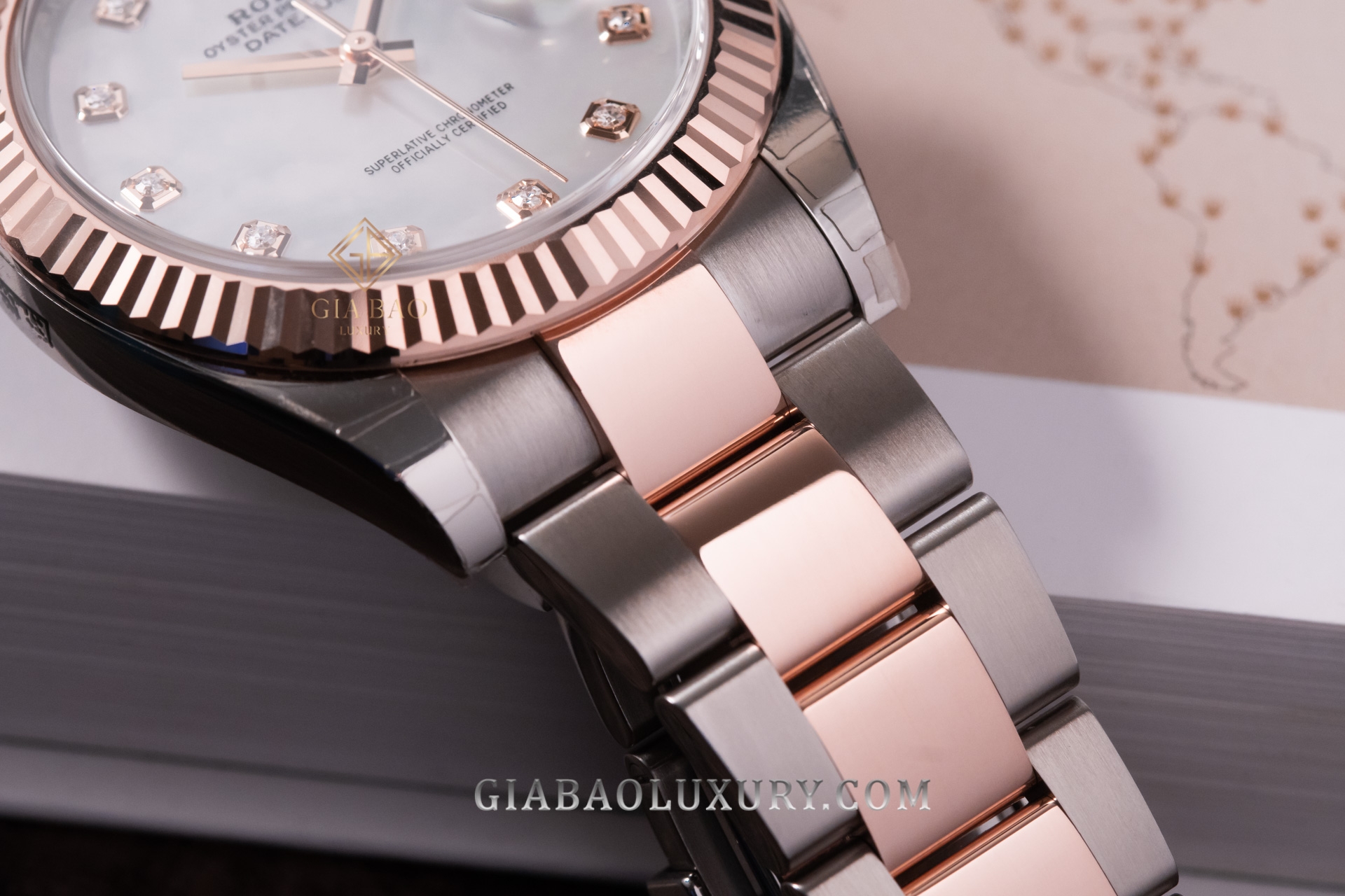 Đồng Hồ Rolex Datejust 41 126331 Mặt Số Vỏ Trai Trắng Dây Đeo Oyster