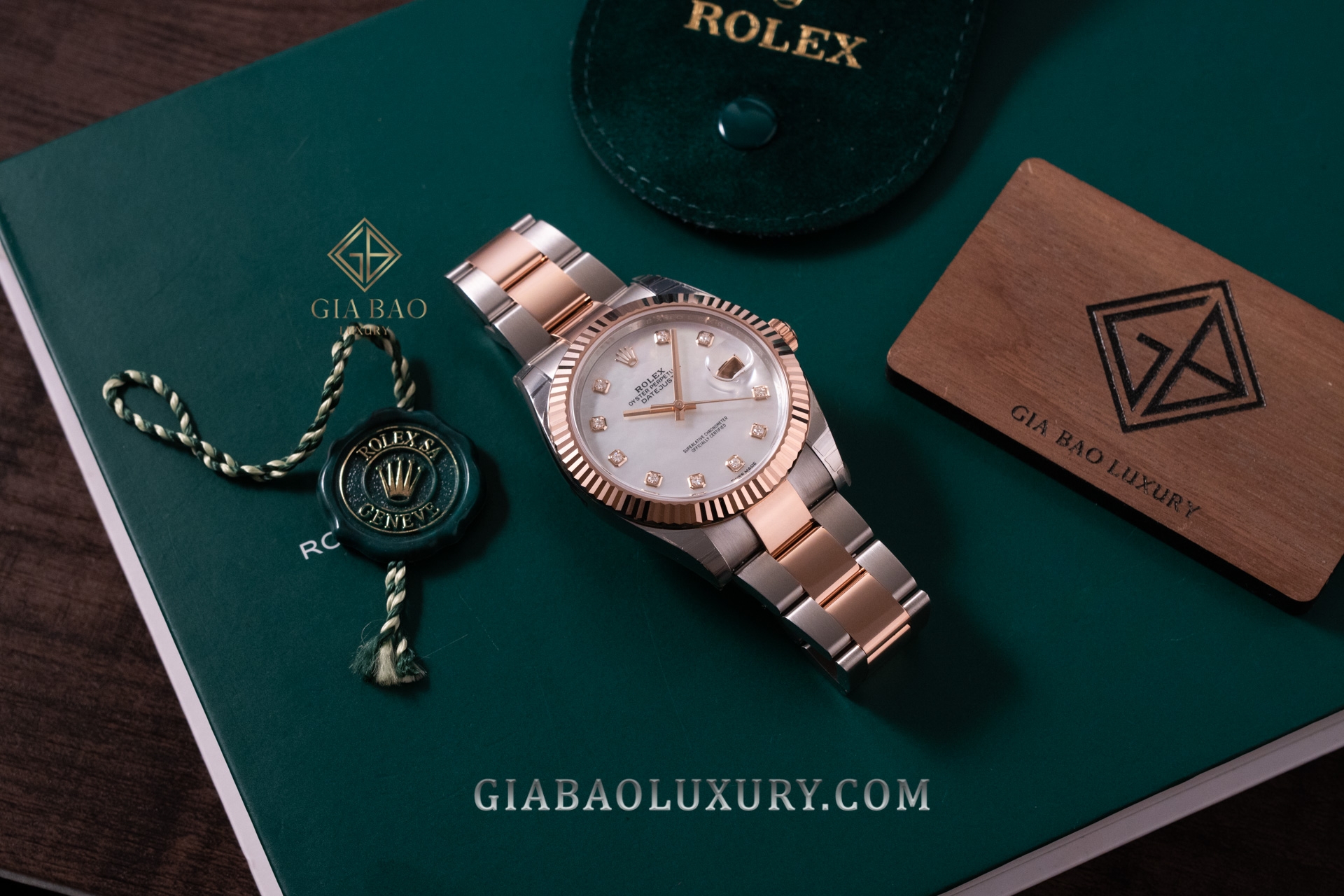 Đồng Hồ Rolex Datejust 41 126331 Mặt Số Vỏ Trai Trắng Dây Đeo Oyster