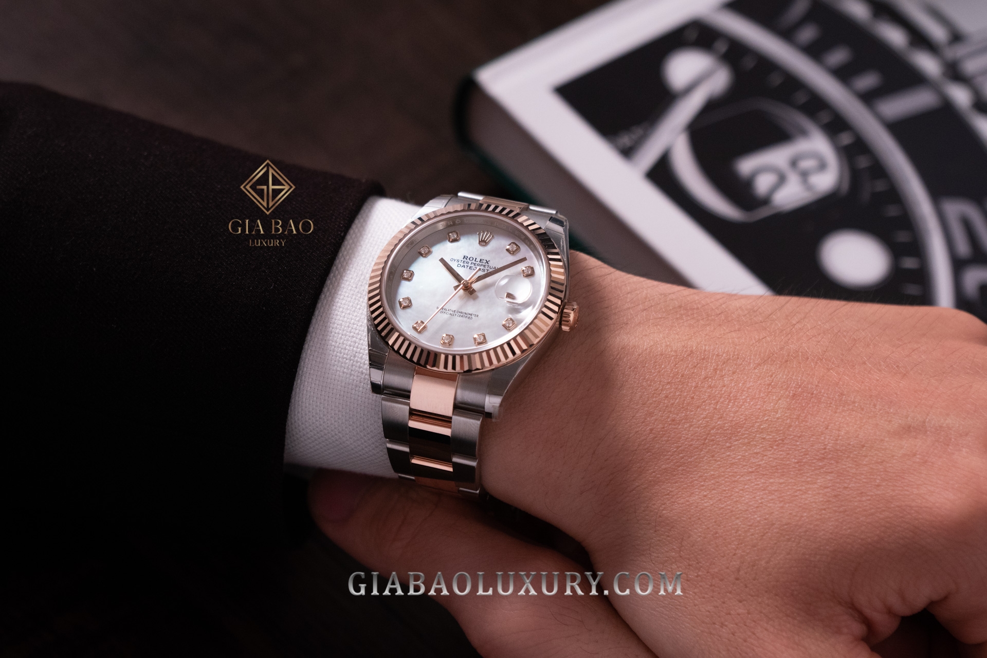Đồng Hồ Rolex Datejust 41 126331 Mặt Số Vỏ Trai Trắng Dây Đeo Oyster
