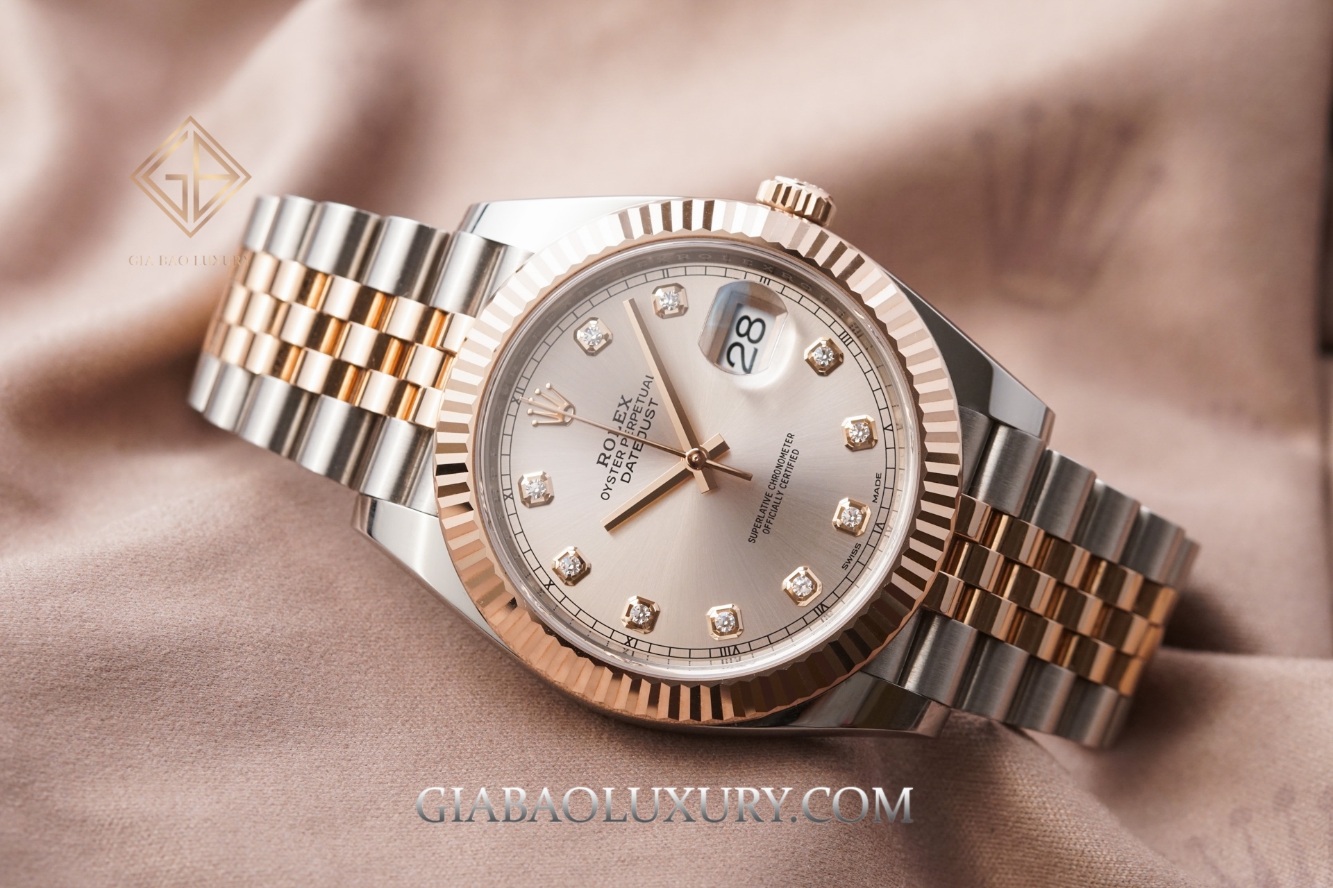 Đồng Hồ Rolex Datejust 41 126331 Mặt Số Sundust Nạm Kim Cương