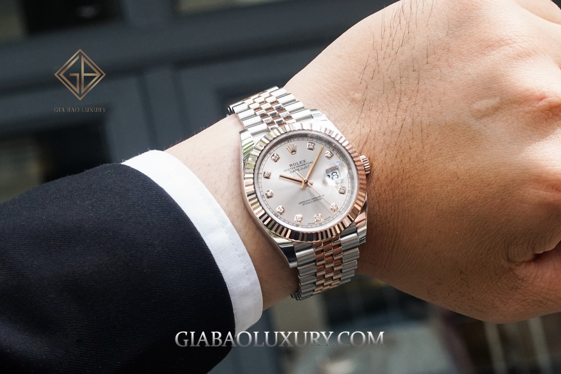 Đồng Hồ Rolex Datejust 41 126331 Mặt Số Sundust Nạm Kim Cương