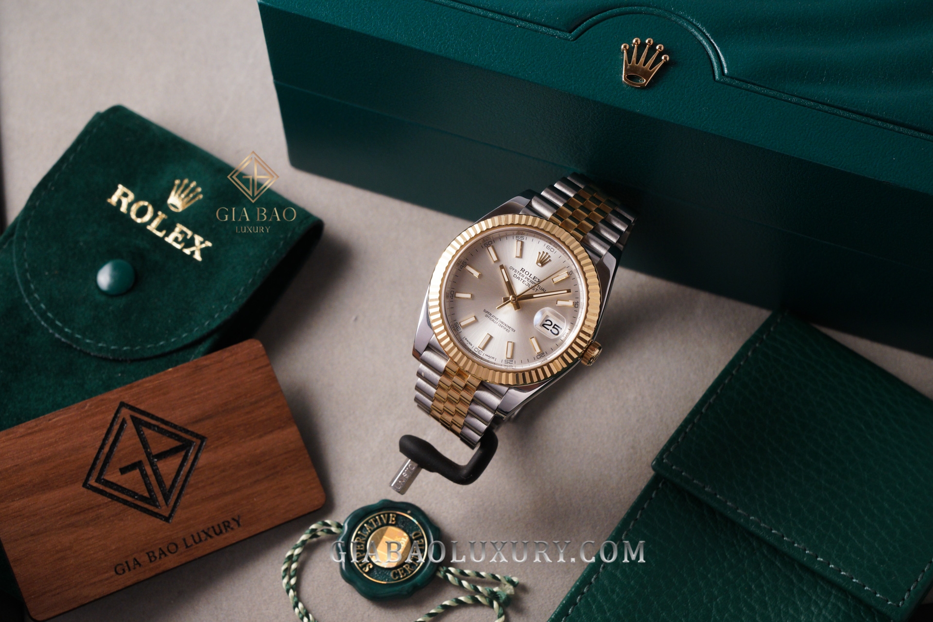 Đồng Hồ Rolex Datejust 41 126333 Mặt Số Bạc