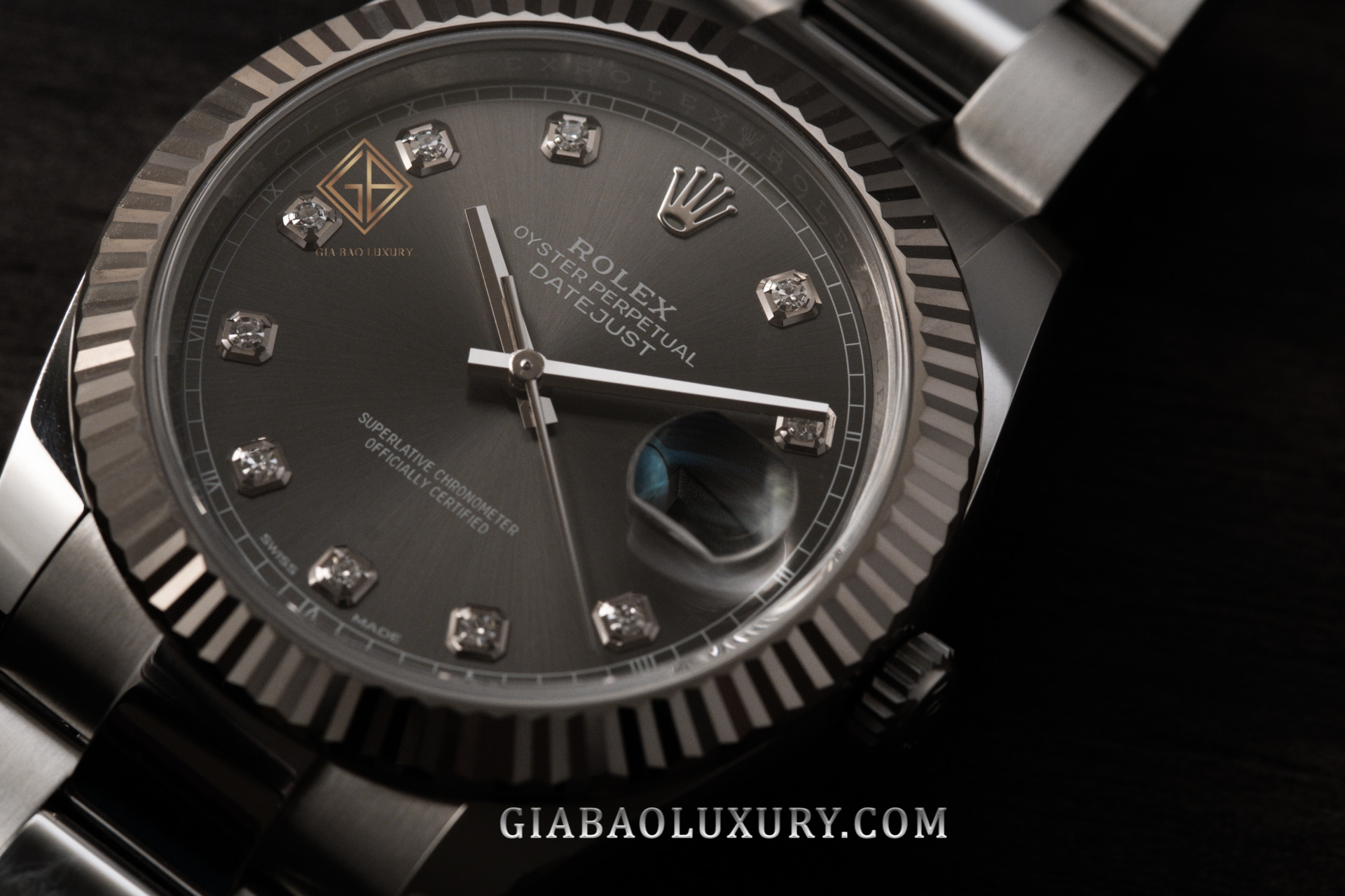 đồng hồ Rolex Datejust 126334 mặt số Rhodium tối, cọc số kim cương dây đeo Oyster