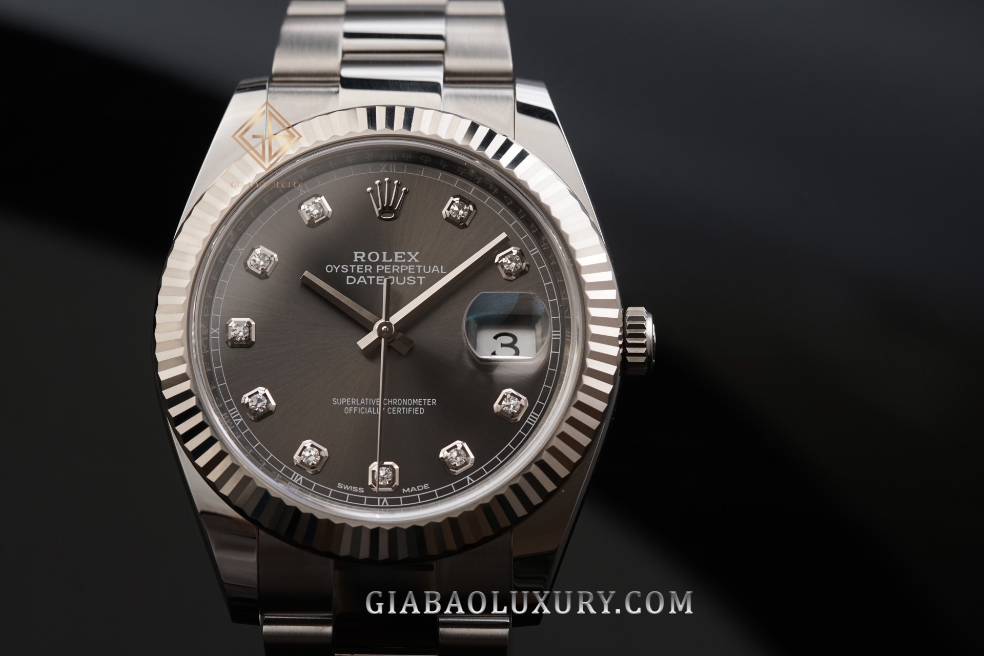 đồng hồ Rolex Datejust 126334 mặt số Rhodium tối, cọc số kim cương dây đeo Oyster