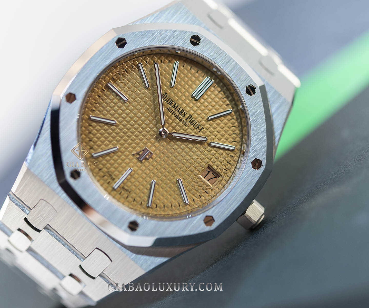 Đồng Hồ Audemars Piguet Royal Oak Jumbo Extra-Thin 15202BC.OO.1240BC.01