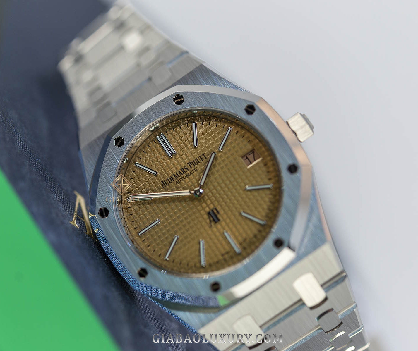 Đồng Hồ Audemars Piguet Royal Oak Jumbo Extra-Thin 15202BC.OO.1240BC.01