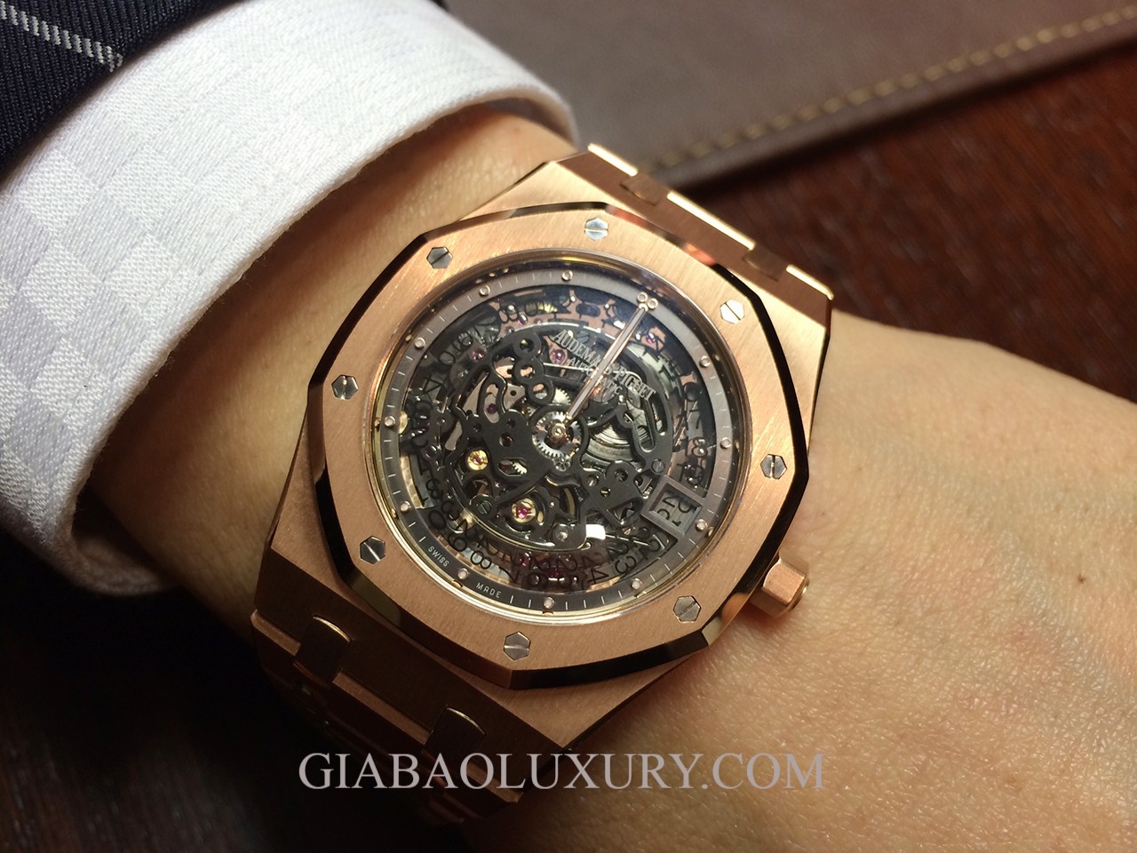 ng h Audemars Piguet Royal Oak Openworked Extra thin 15204OR.OO.1240OR.01