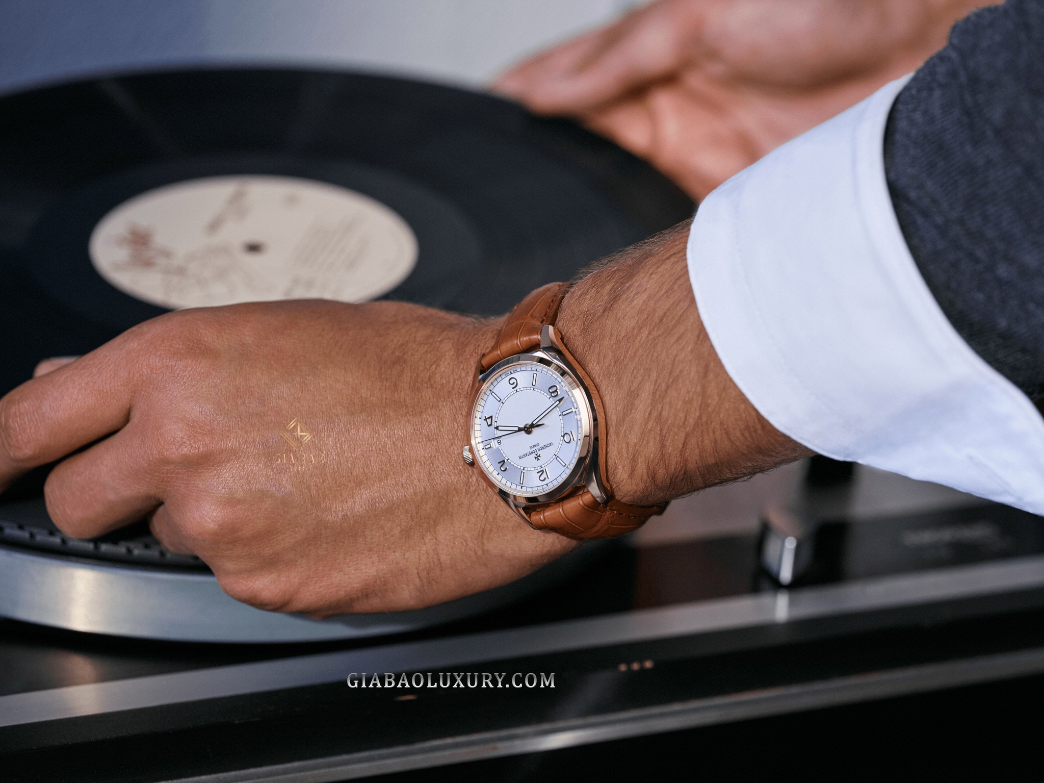 Review đồng hồ Vacheron Constantin Fiftysix 4600E vàng hồng