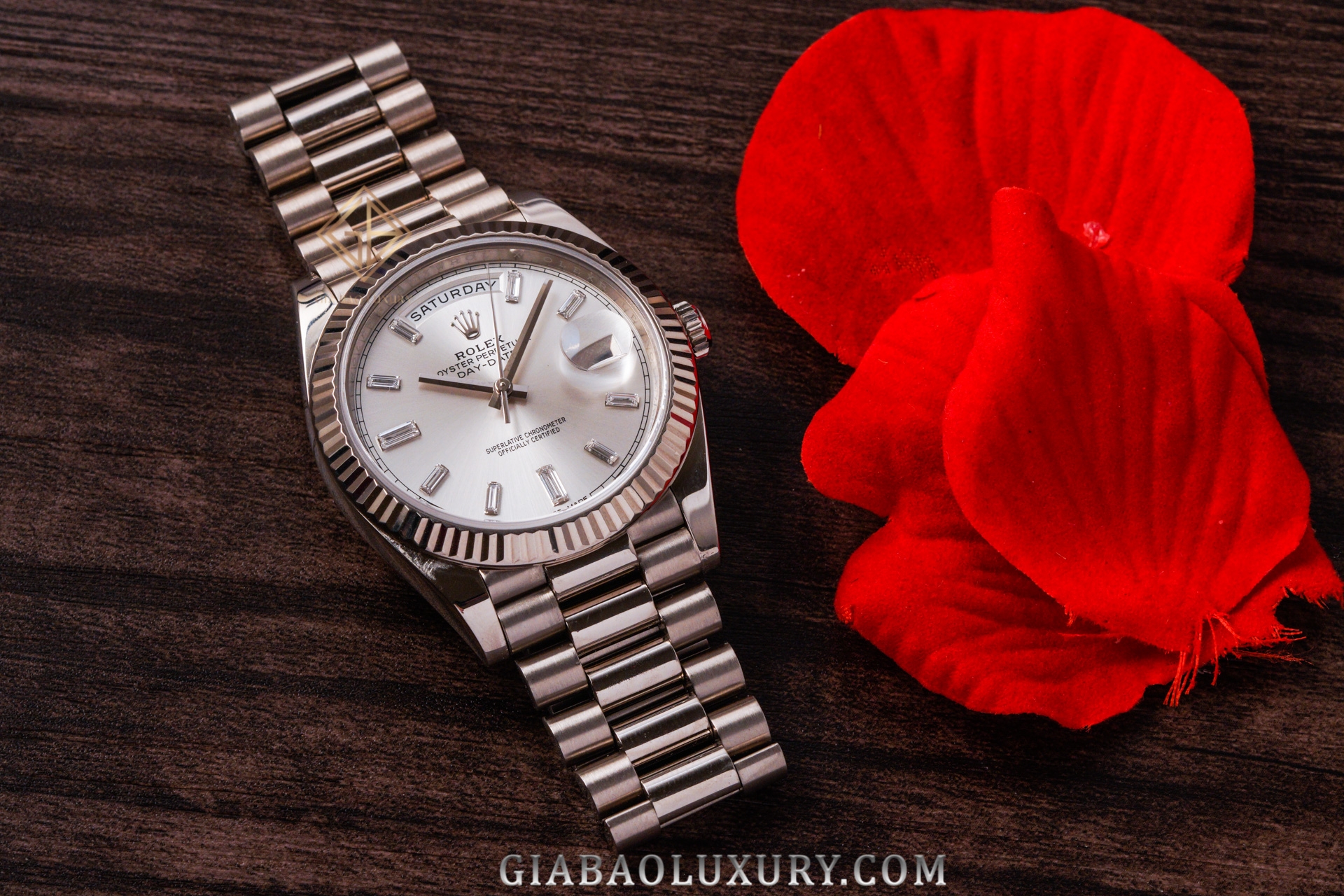 đồng hồ Rolex Day-Date mang mã hiệu 228239